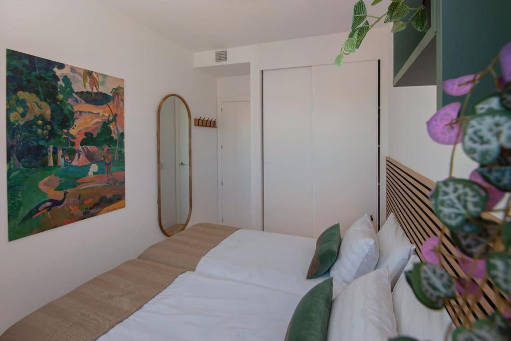 Urban Jungle In Center, 18th Floor, Rooftop Pool, Free Parking Apartment *